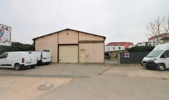 Entrepôt à louer à Villefranche - 282m² - 2.000 €/mois cc, Villefranche-sur-Saône, COLIN IMMOBILIER